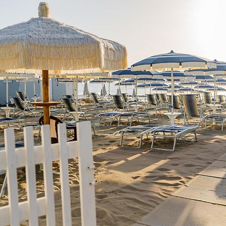 Hotel Joli Alba Adriatica Exterior photo